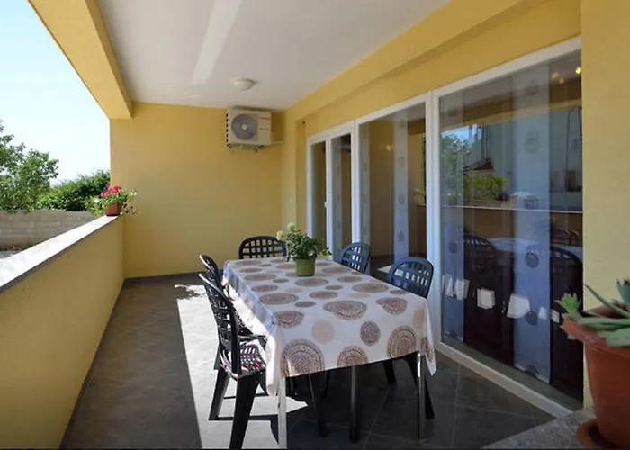 Apartment Una Πούλα