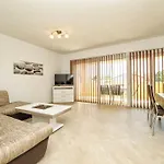 Apartment Una Pula